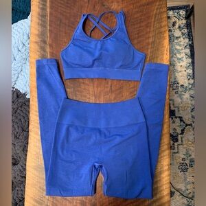 Alphalete Amplify Sapphire Set - Bra and Leggings